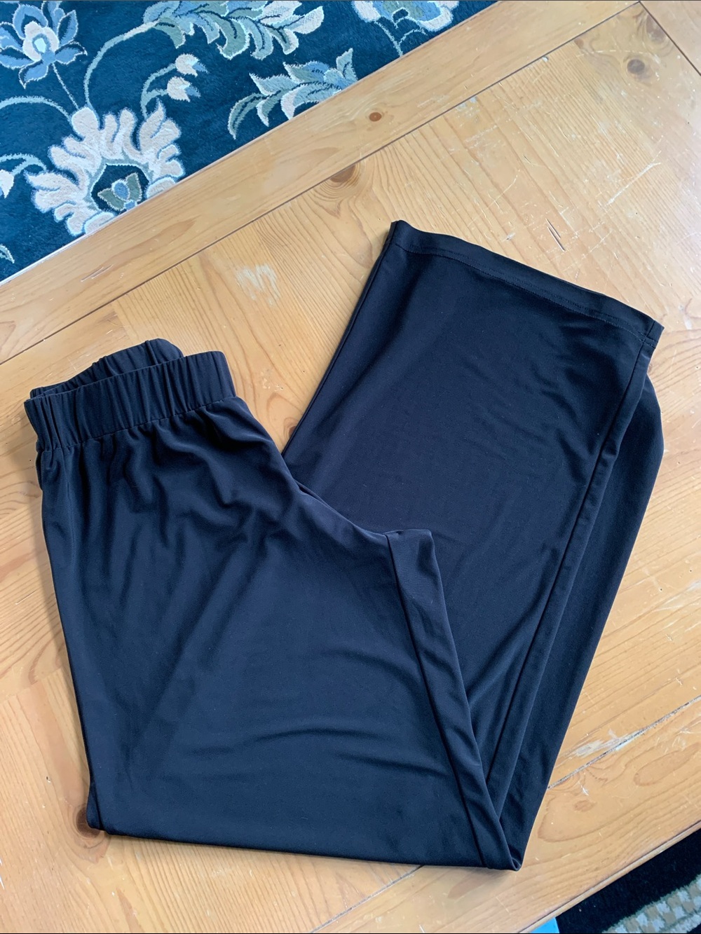 Black Wide-Leg Pull-On Pants with Elastic Waist size S.